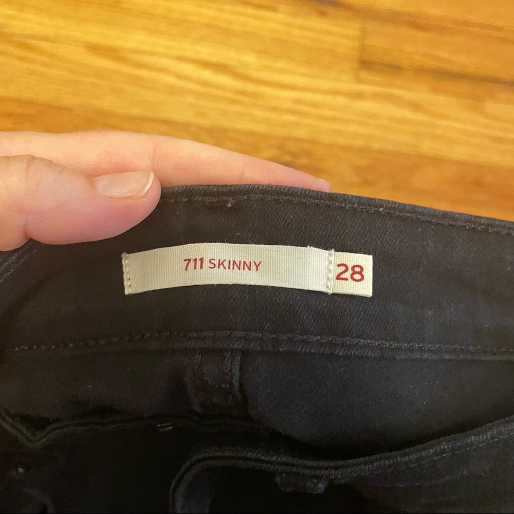 Levi’s 711 Skinny Jean - Picture 3 of 3